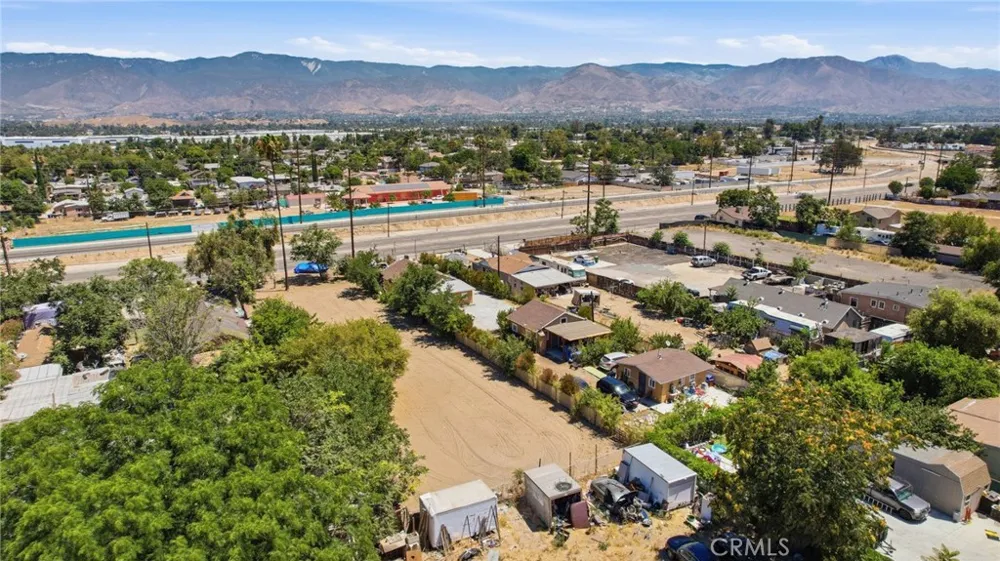 935 E 3rd San Bernardino, CA 92410