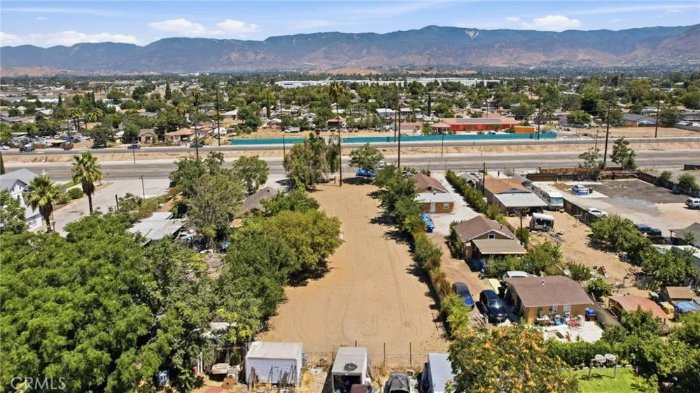 935 E 3rd San Bernardino, CA 92410