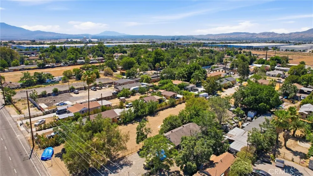 935 E 3rd San Bernardino, CA 92410