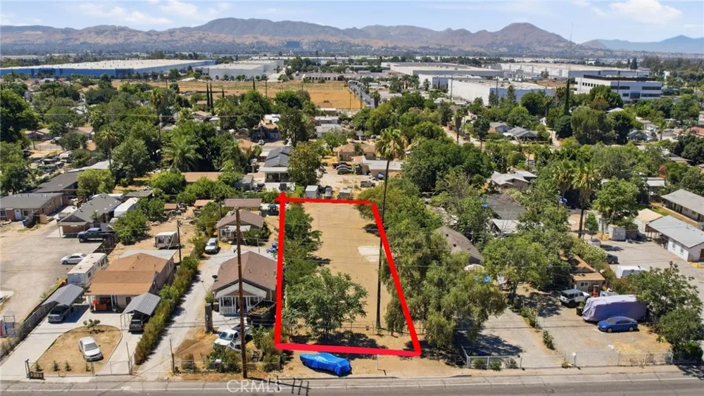 935 E 3rd San Bernardino, CA 92410