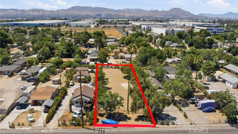 935 E 3rd San Bernardino, CA 92410