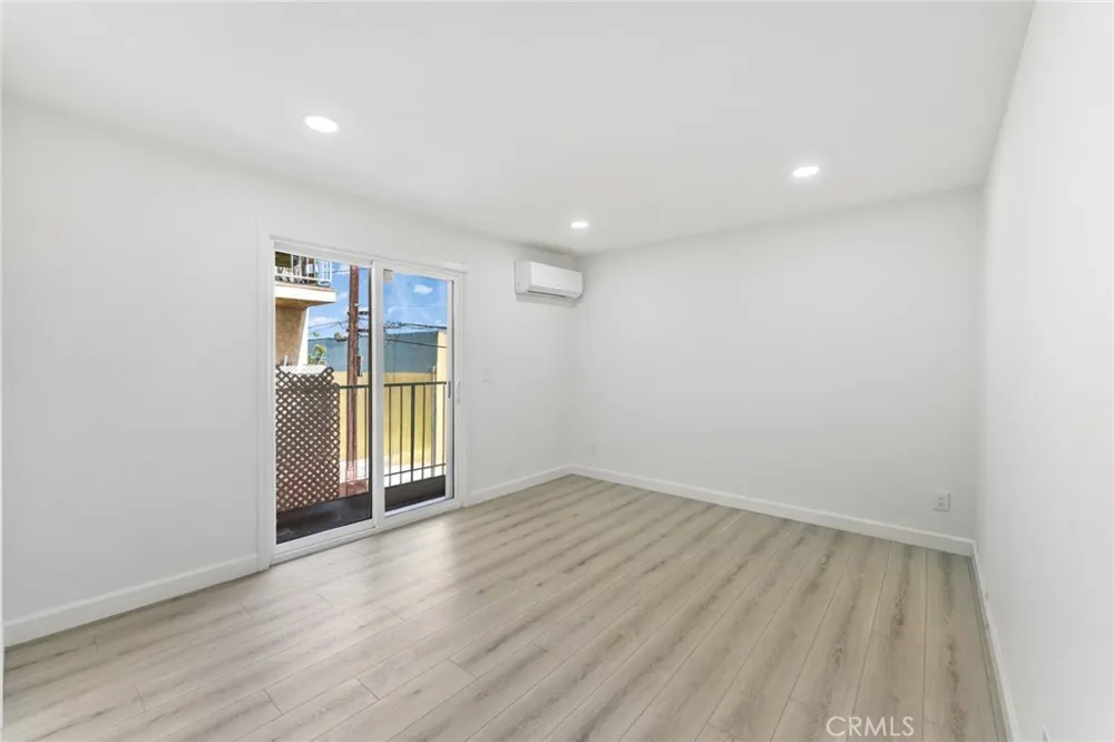 6100 Rugby #211 Huntington Park, CA 90255