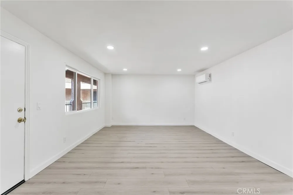 6100 Rugby #211 Huntington Park, CA 90255