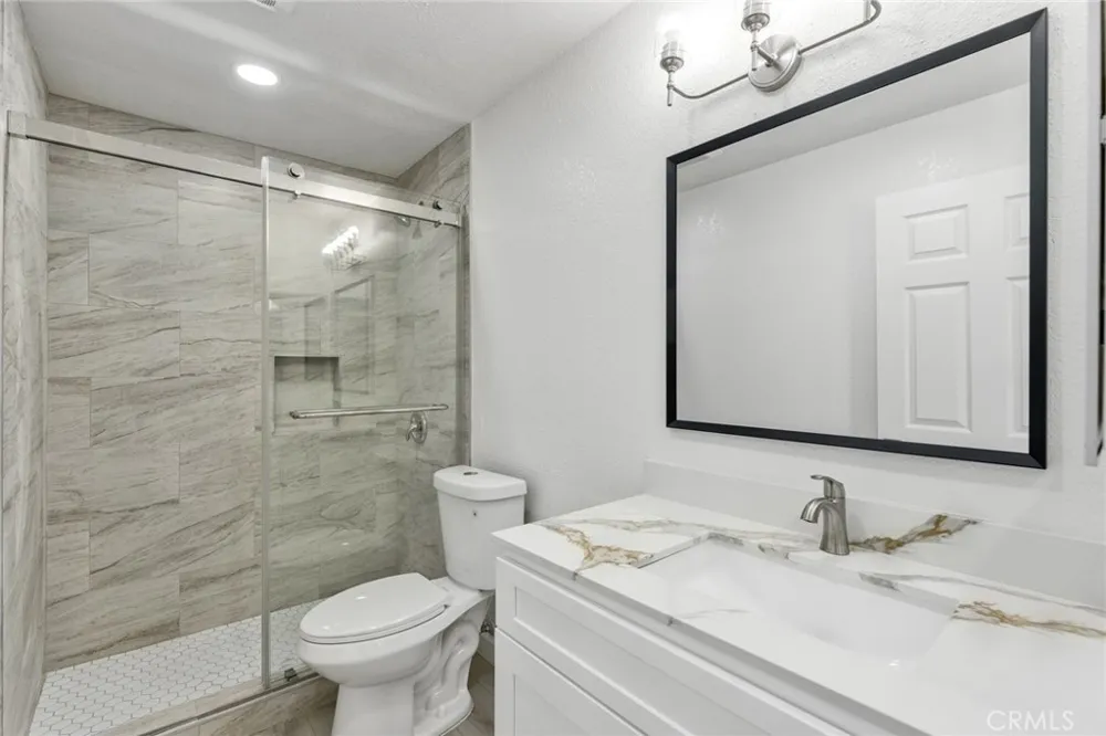 6100 Rugby #211 Huntington Park, CA 90255