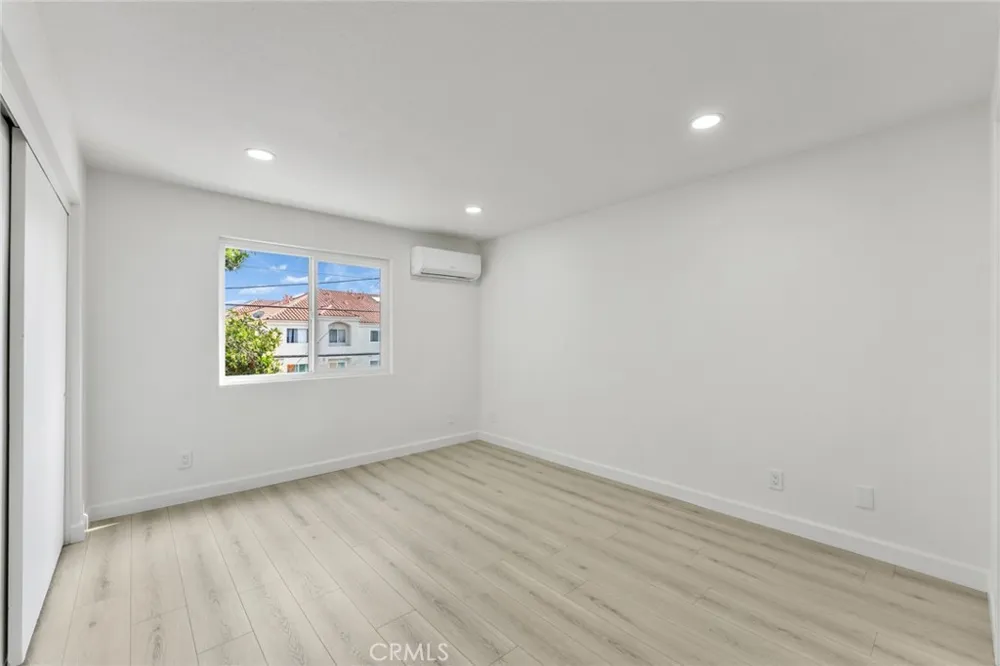 6100 Rugby #211 Huntington Park, CA 90255