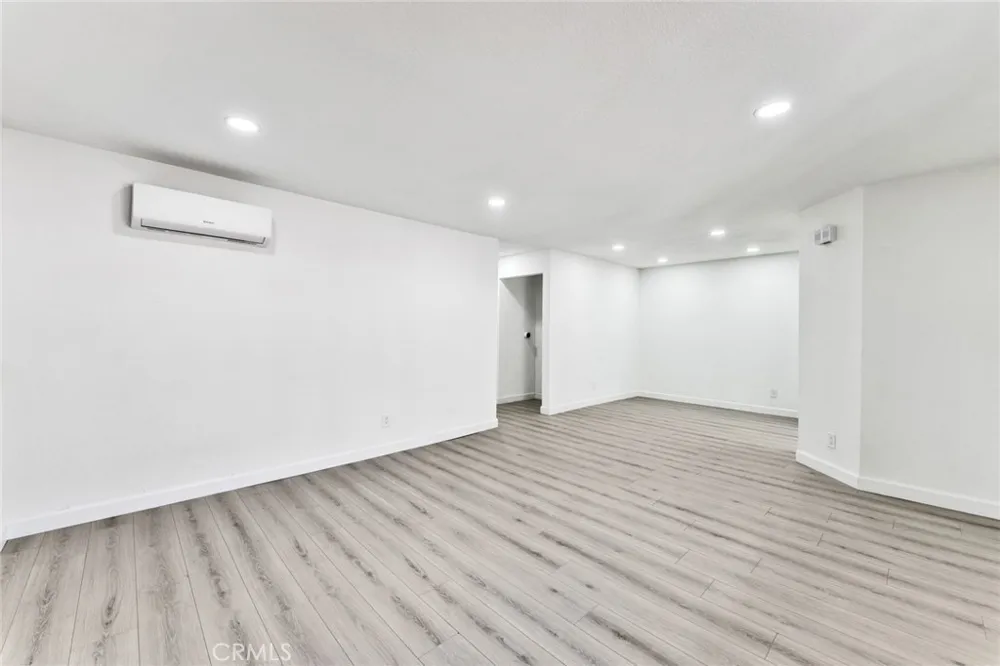 6100 Rugby #211 Huntington Park, CA 90255