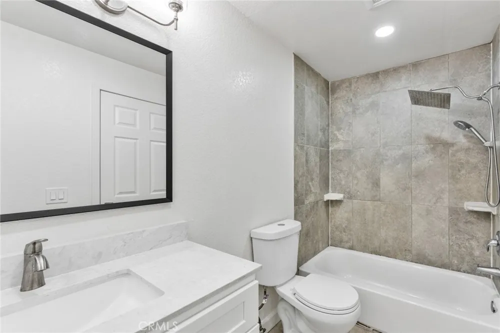 6100 Rugby #211 Huntington Park, CA 90255