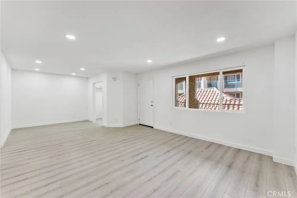 6100 Rugby #211 Huntington Park, CA 90255