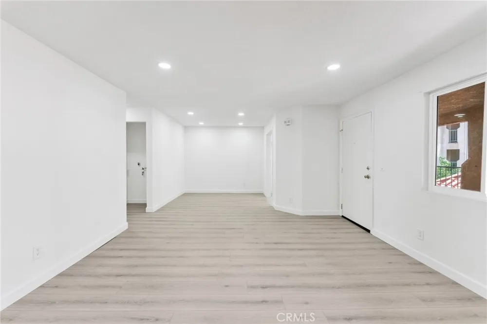 6100 Rugby #211 Huntington Park, CA 90255