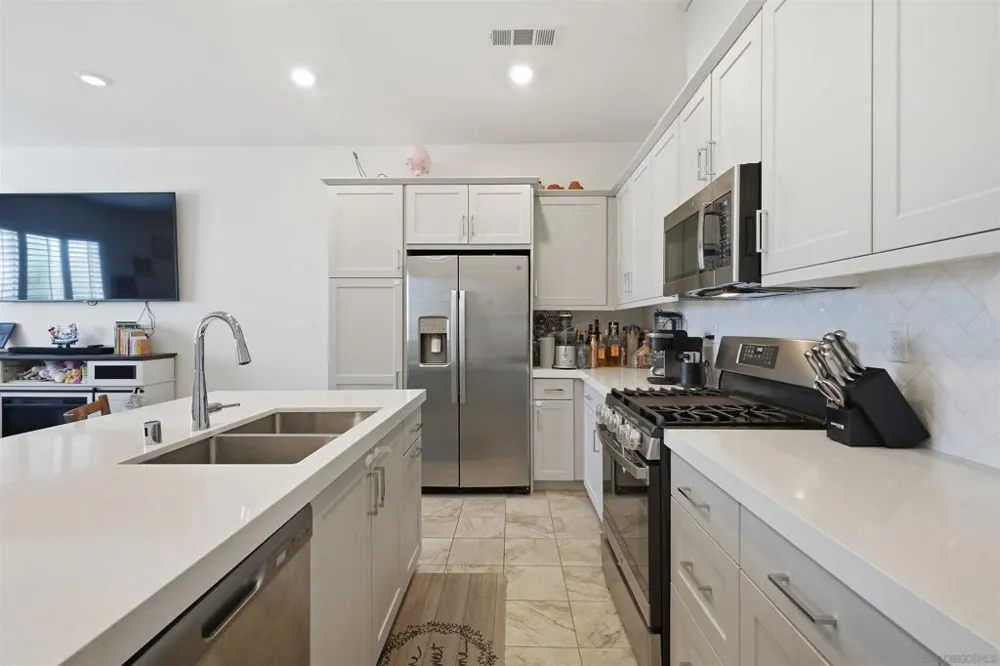 2044 BLUESTONE CIR. Chula Vista, CA 91913