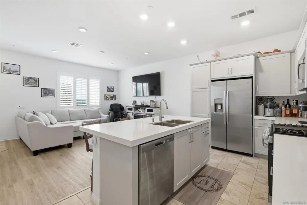 2044 BLUESTONE CIR. Chula Vista, CA 91913