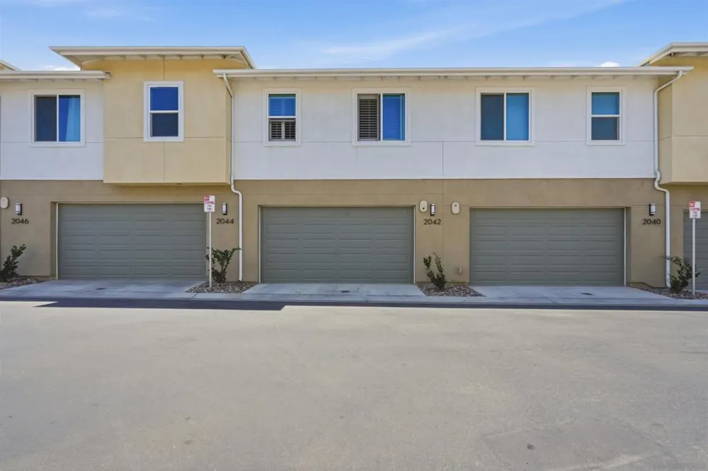 2044 BLUESTONE CIR. Chula Vista, CA 91913