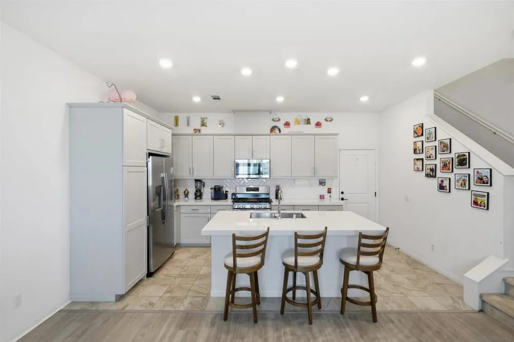 2044 BLUESTONE CIR. Chula Vista, CA 91913
