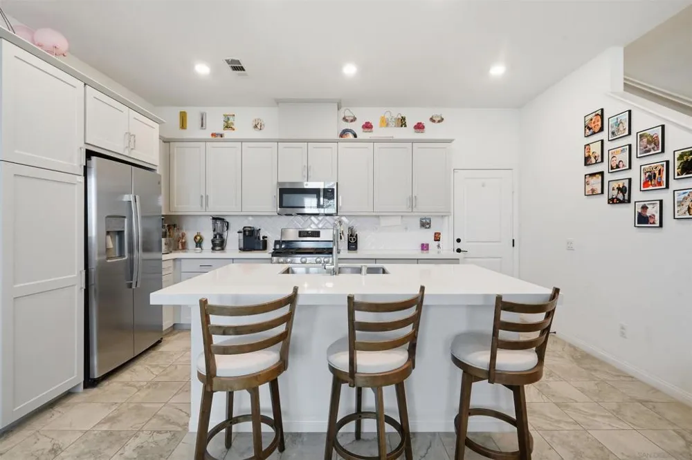 2044 BLUESTONE CIR. Chula Vista, CA 91913