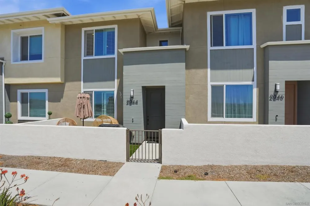 2044 BLUESTONE CIR. Chula Vista, CA 91913
