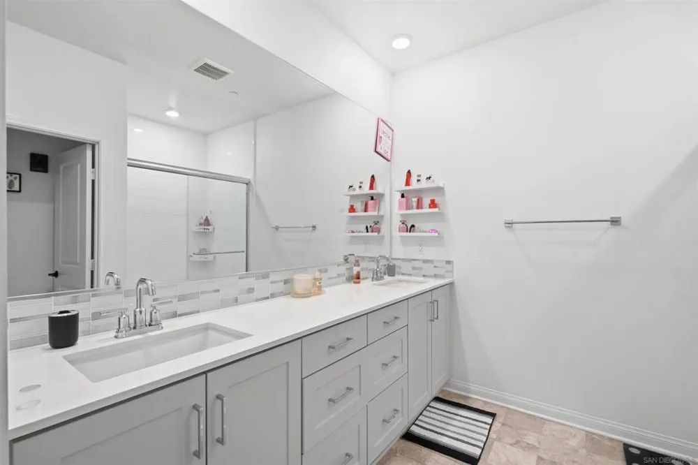 2044 BLUESTONE CIR. Chula Vista, CA 91913