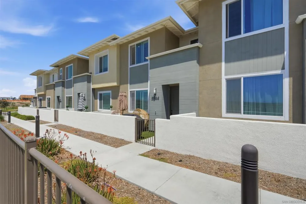 2044 BLUESTONE CIR. Chula Vista, CA 91913