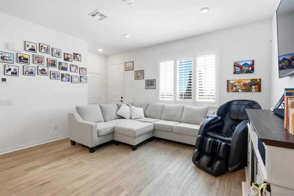 2044 BLUESTONE CIR. Chula Vista, CA 91913