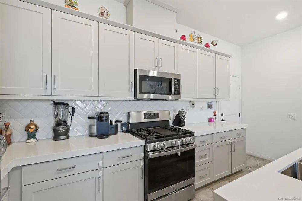 2044 BLUESTONE CIR. Chula Vista, CA 91913