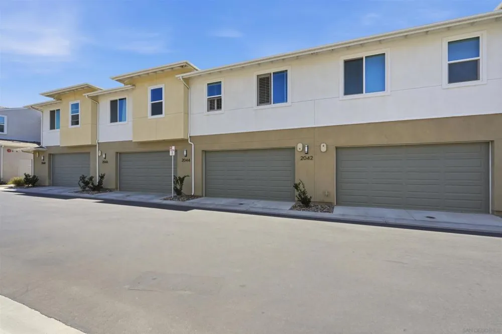 2044 BLUESTONE CIR. Chula Vista, CA 91913