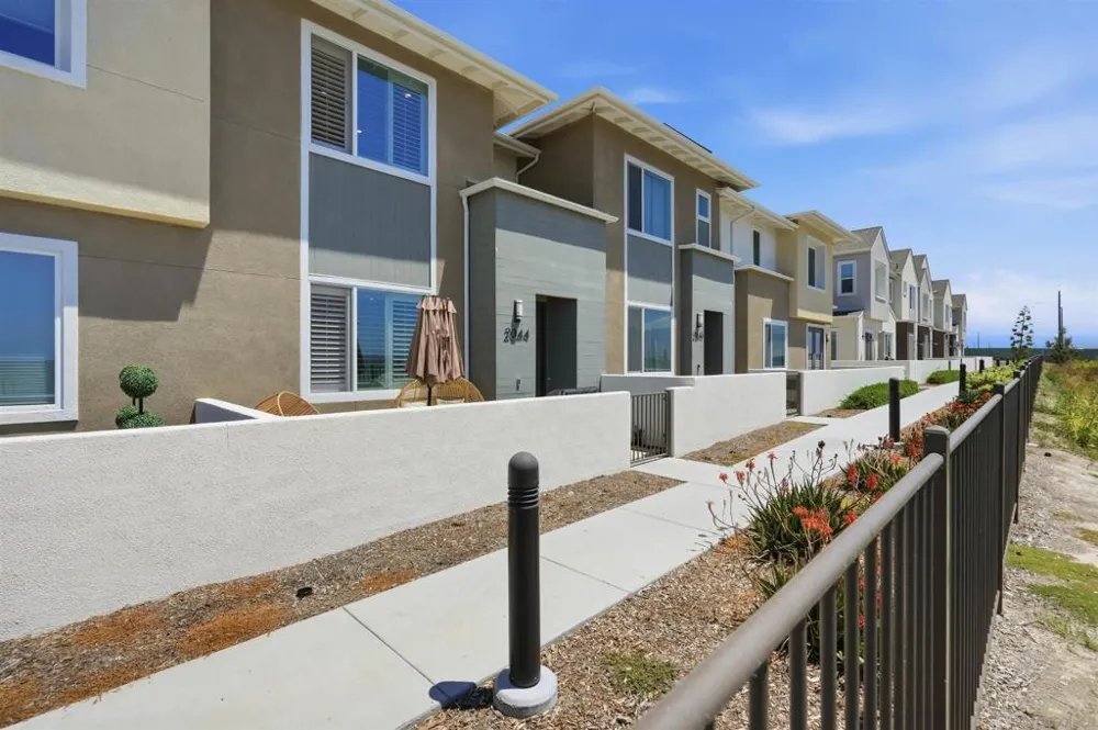 2044 BLUESTONE CIR. Chula Vista, CA 91913
