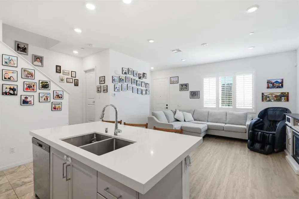 2044 BLUESTONE CIR. Chula Vista, CA 91913