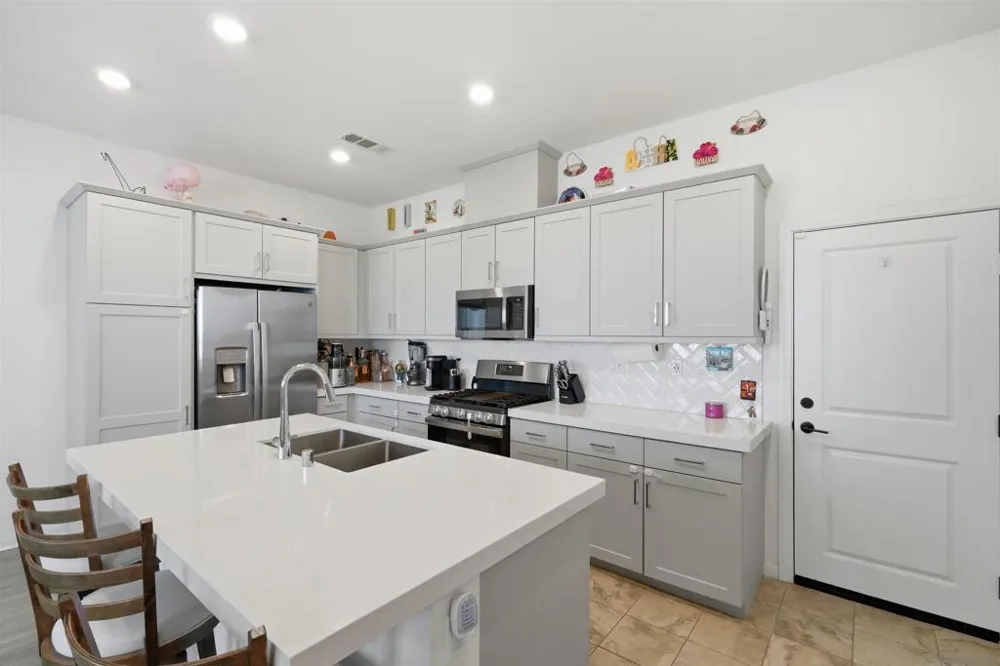 2044 BLUESTONE CIR. Chula Vista, CA 91913