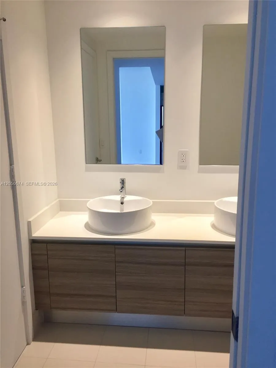 121 NE 34th St #912 Miami, FL 33137