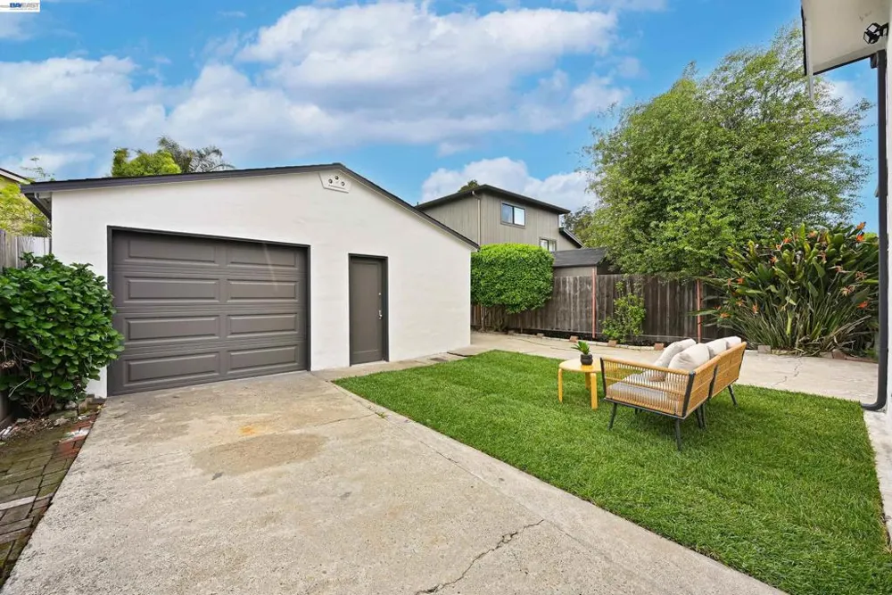 22 Garden Rd Alameda, CA 94502