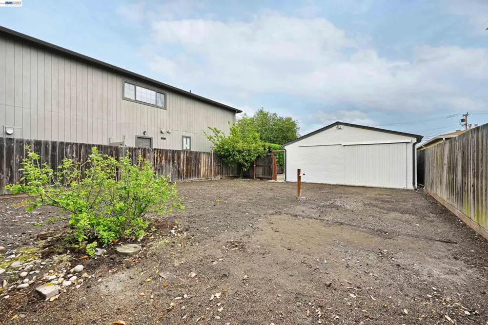 22 Garden Rd Alameda, CA 94502