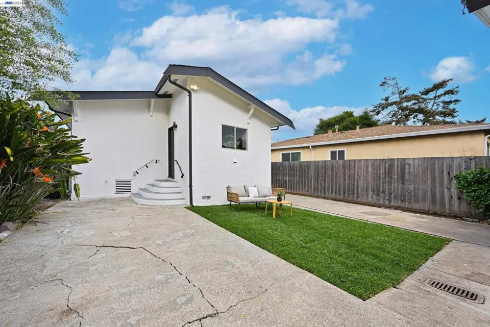 22 Garden Rd Alameda, CA 94502