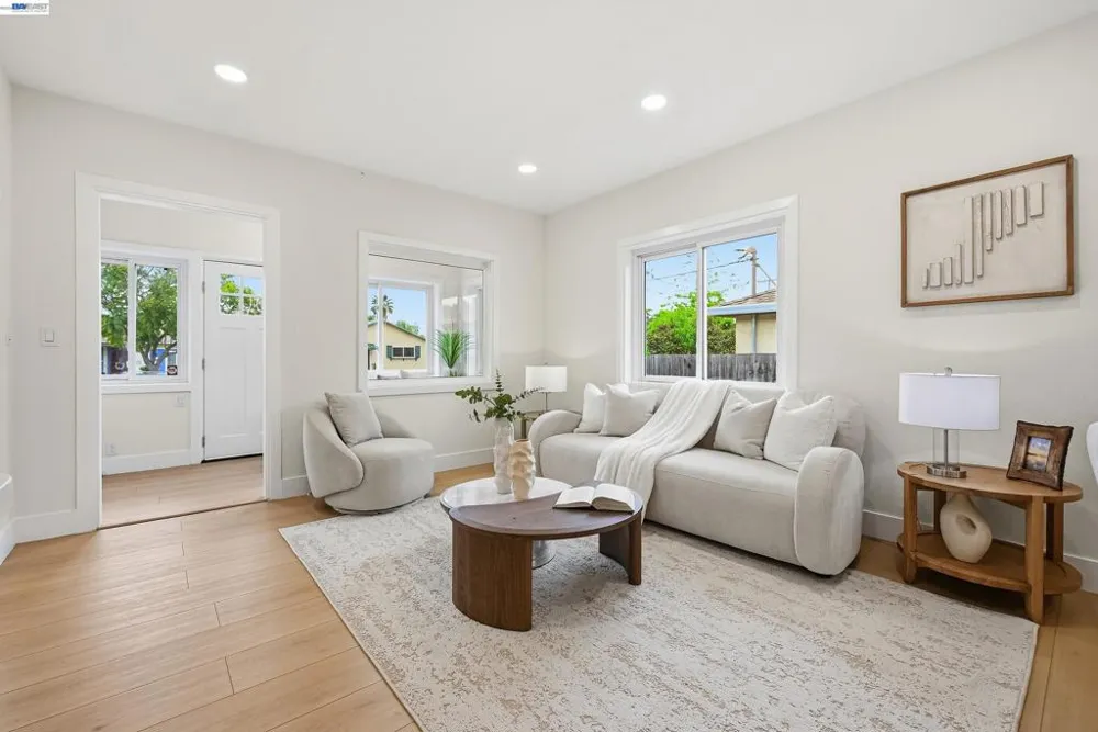 22 Garden Rd Alameda, CA 94502