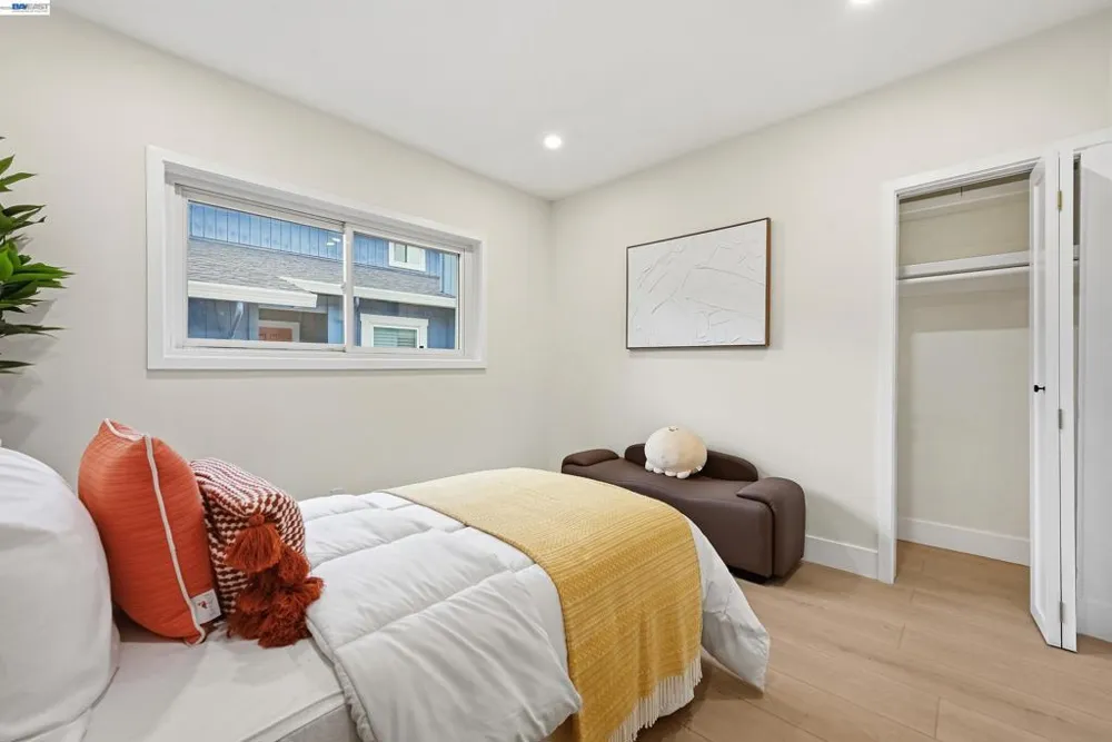 22 Garden Rd Alameda, CA 94502