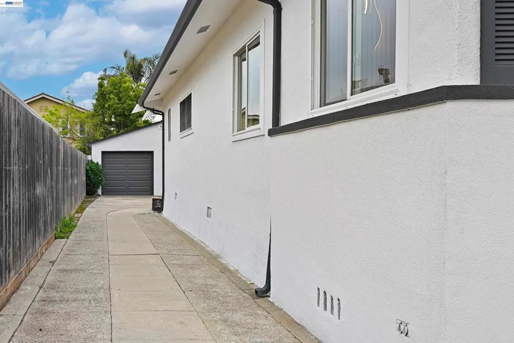 22 Garden Rd Alameda, CA 94502