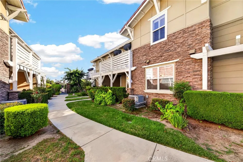 735 Francesca Drive #202 Walnut, CA 91789