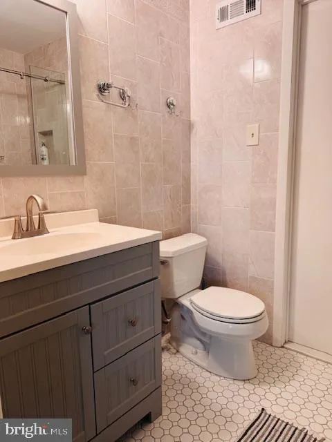 632 LONGFELLOW COURT Warminster, PA 18974