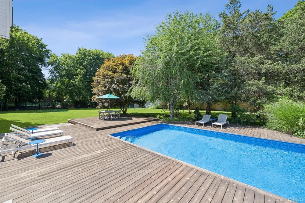 13 Buttercup Lane Westhampton, NY 11977