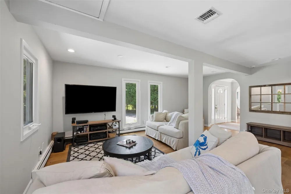 13 Buttercup Lane Westhampton, NY 11977