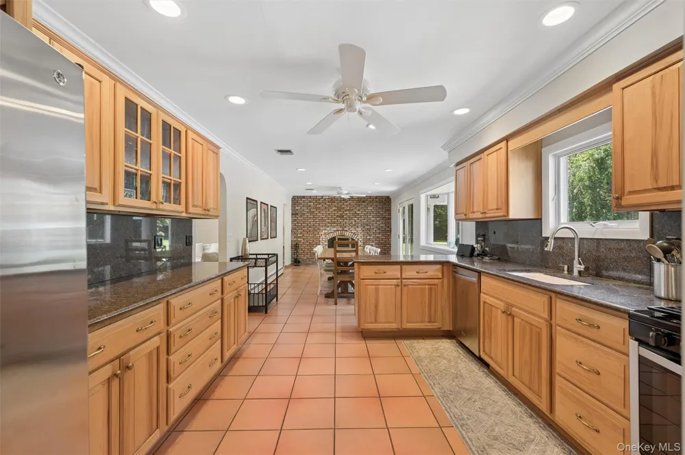 13 Buttercup Lane Westhampton, NY 11977