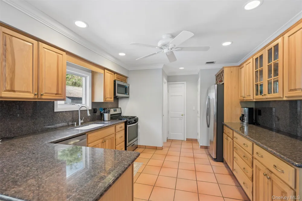 13 Buttercup Lane Westhampton, NY 11977