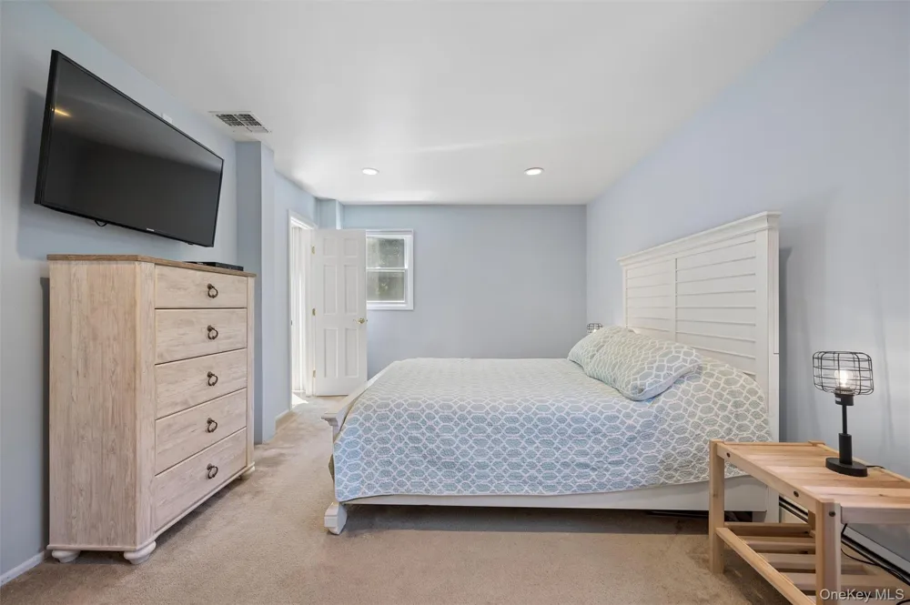 13 Buttercup Lane Westhampton, NY 11977