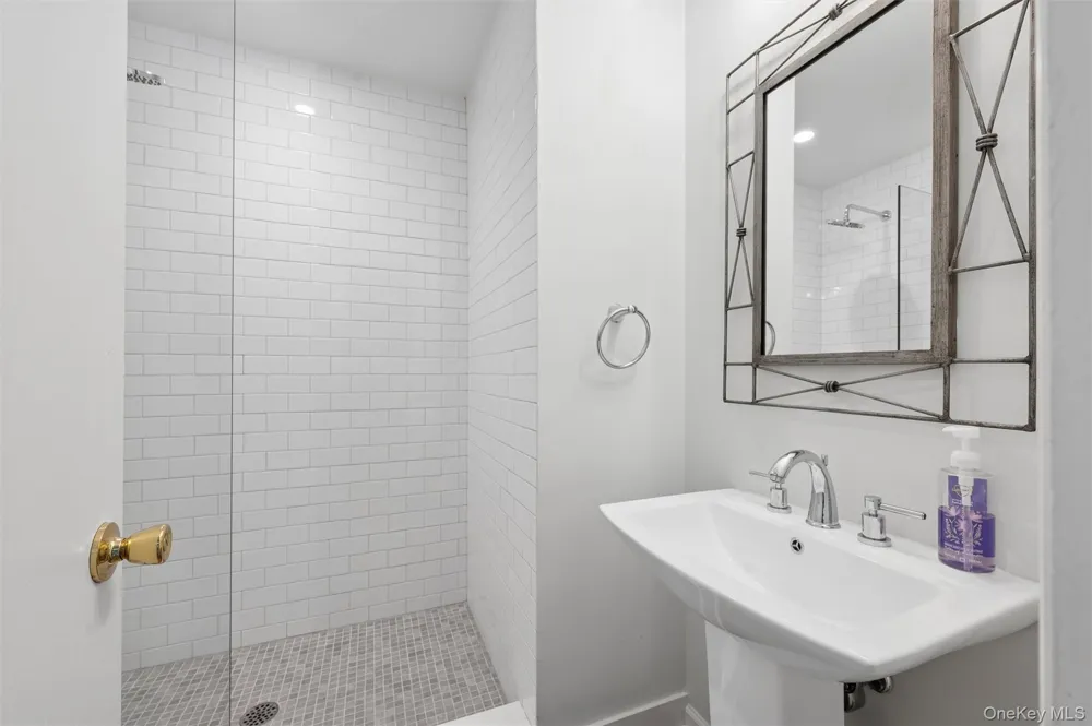 13 Buttercup Lane Westhampton, NY 11977