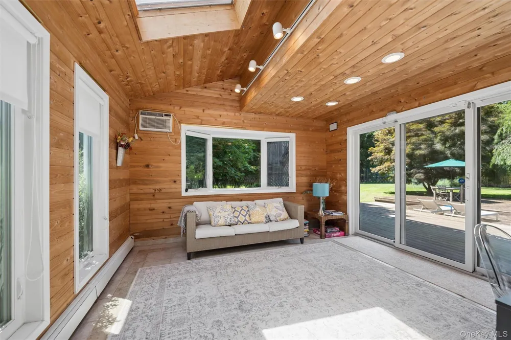 13 Buttercup Lane Westhampton, NY 11977