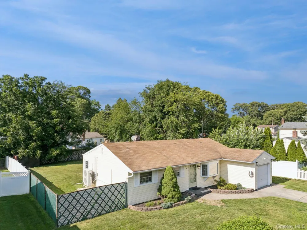 98 Rose Place Selden, NY 11784