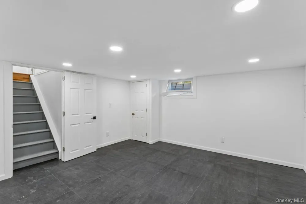 98 Rose Place Selden, NY 11784