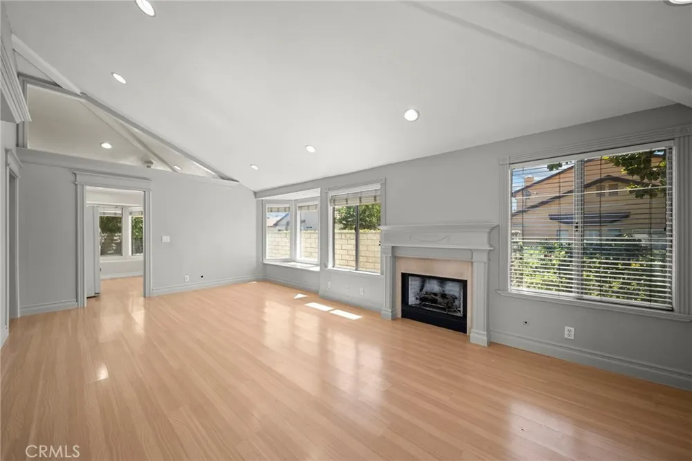 22935 Banyan #277 Saugus, CA 91390