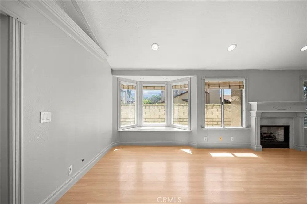 22935 Banyan #277 Saugus, CA 91390