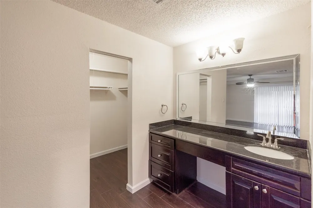 9323 Pagewood Lane Houston, TX 77063