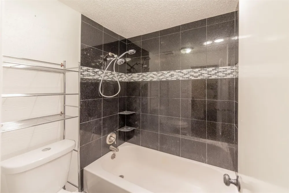 9323 Pagewood Lane Houston, TX 77063