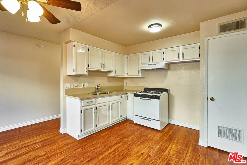 820 S St Andrews Place #203 Los Angeles, CA 90005